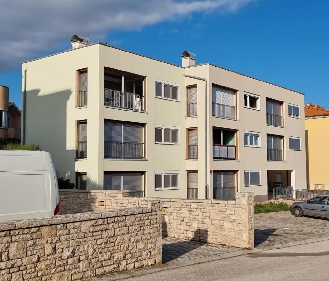 Apartmani Sunce I More Premantura Exterior photo