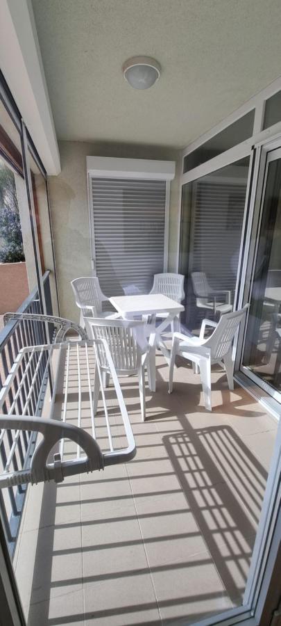 Apartmani Sunce I More Premantura Exterior photo